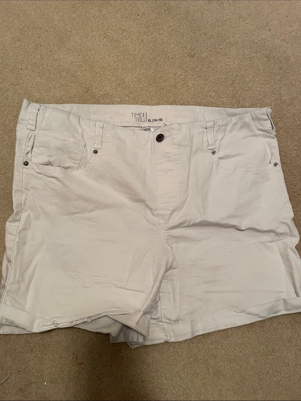 Time and Tru White Women’s stretch denim Shorts